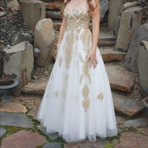 BEAUTIFUL PROM DRESS